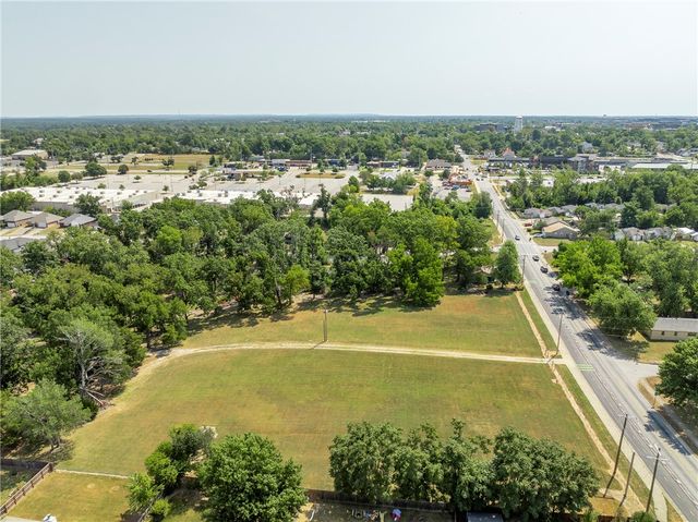 1208 NW 3rd Street, Bentonville, AR 72712