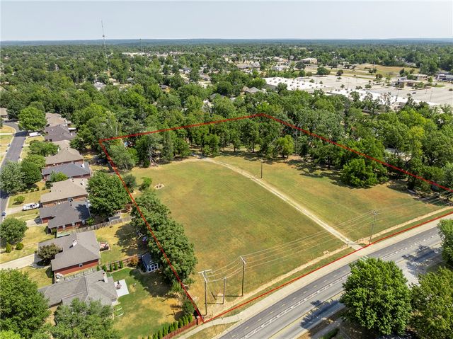 1208 NW 3rd Street, Bentonville, AR 72712