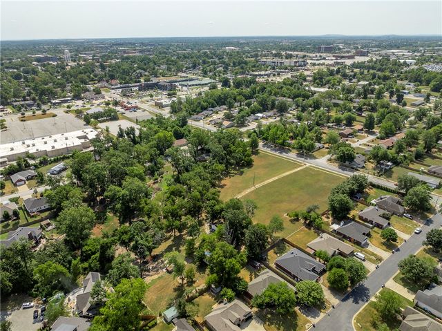 1208 NW 3rd Street, Bentonville, AR 72712