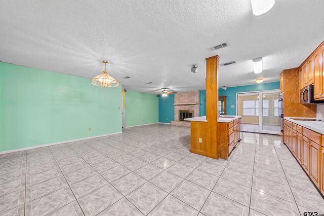 2117 MLK, Palestine, TX 75803