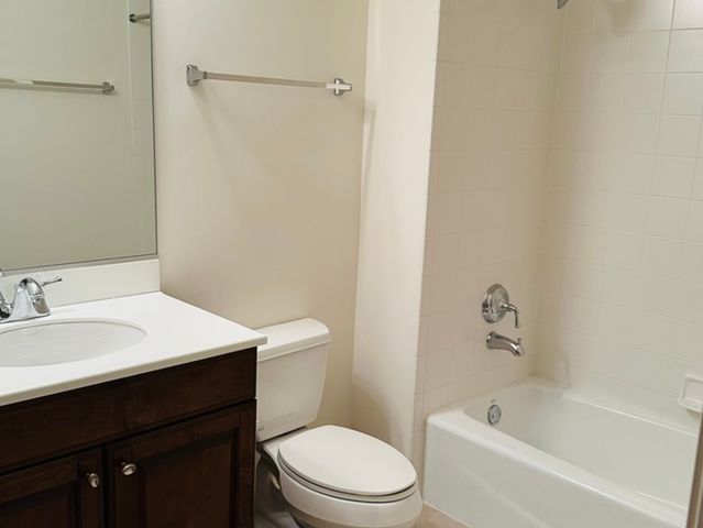 801 Village Center Drive 204, Burr Ridge, IL 60527