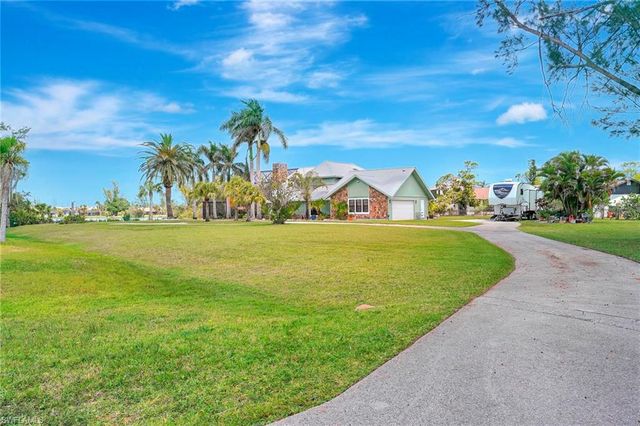 7235 Lake DR, Fort Myers, FL 33908
