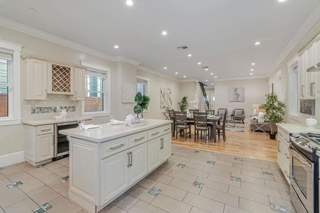 1633 15th Street, Oakland, CA 94607