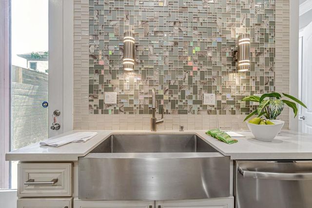 1633 15th Street, Oakland, CA 94607