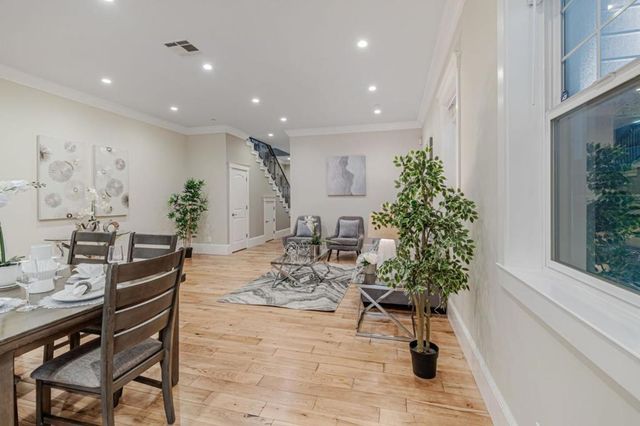 1633 15th Street, Oakland, CA 94607