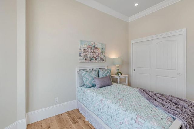 1633 15th Street, Oakland, CA 94607