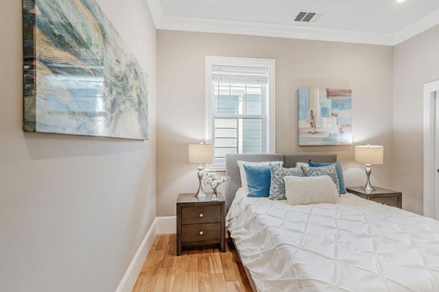 1633 15th Street, Oakland, CA 94607