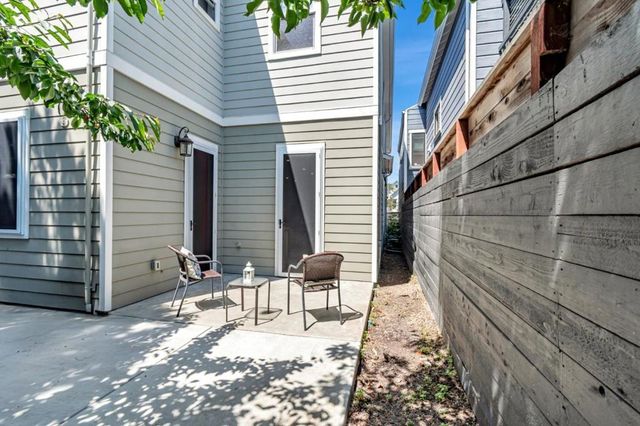 1633 15th Street, Oakland, CA 94607