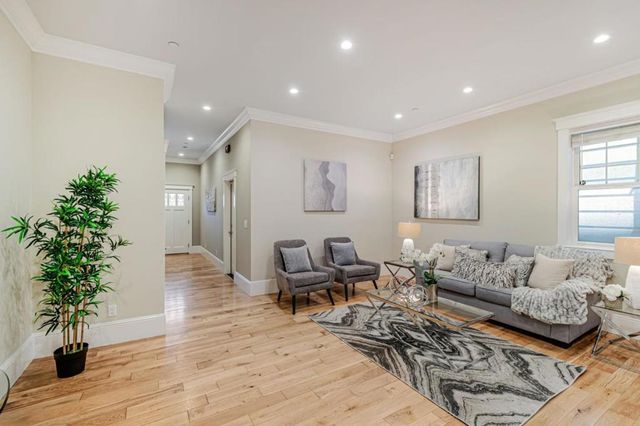 1633 15th Street, Oakland, CA 94607