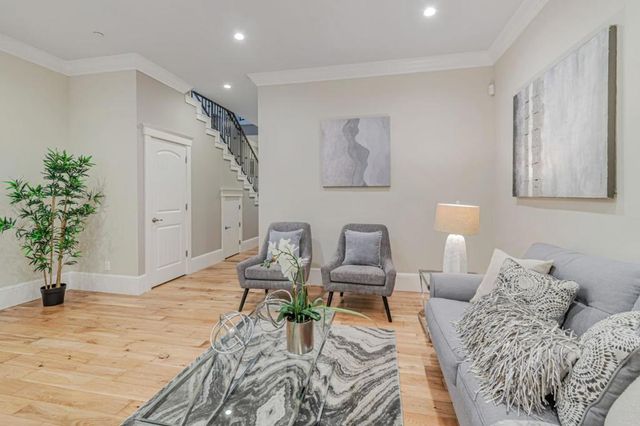 1633 15th Street, Oakland, CA 94607