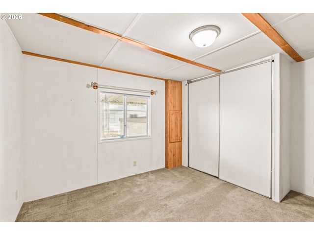 1400 CANDLELIGHT Dr 208, Eugene, OR 97402