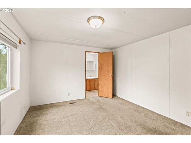 1400 CANDLELIGHT Dr 208, Eugene, OR 97402