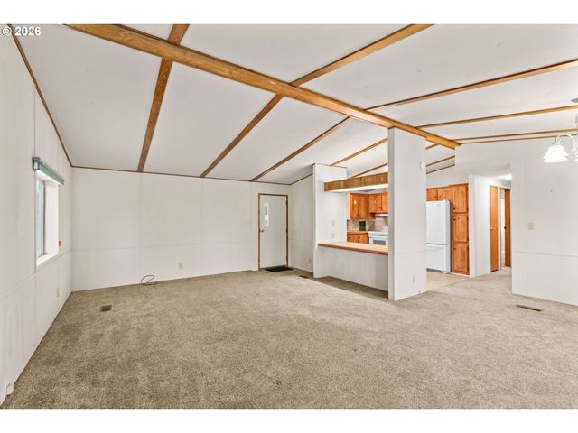 1400 CANDLELIGHT Dr 208, Eugene, OR 97402