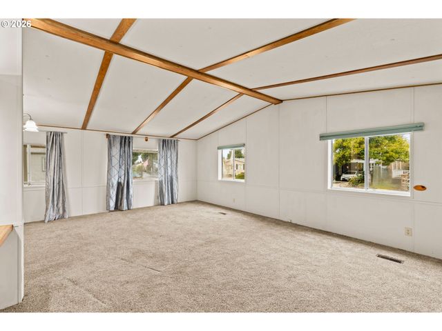 1400 CANDLELIGHT Dr 208, Eugene, OR 97402