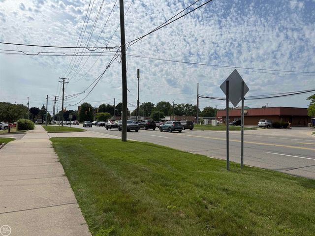 8074 21 Mile Road, Shelby Twp, MI 48317