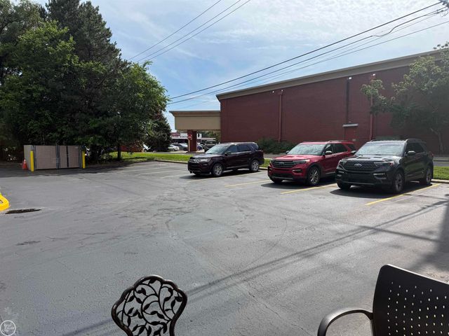 8074 21 Mile Road, Shelby Twp, MI 48317