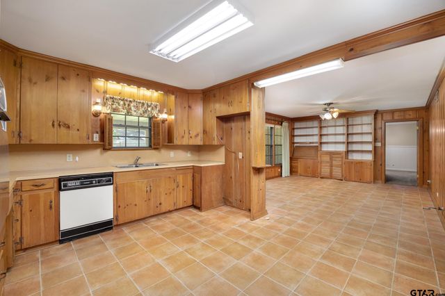 909 Woodlawn, Kilgore, TX 75662