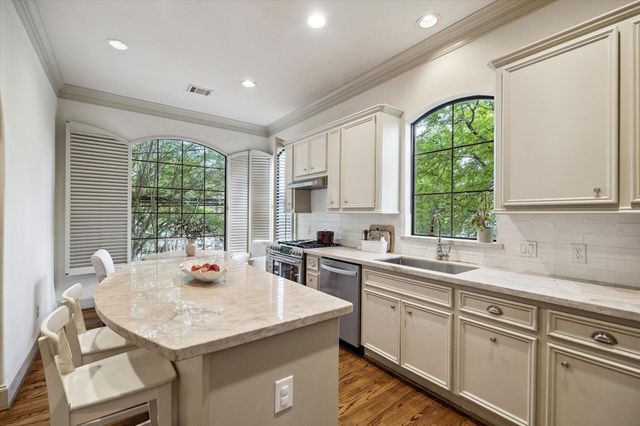 1701 Welch Street, Houston, TX 77006