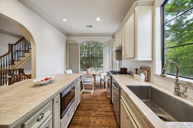 1701 Welch Street, Houston, TX 77006