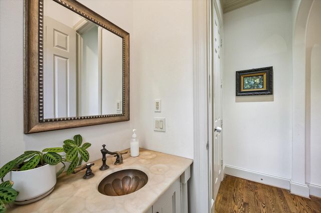 1701 Welch Street, Houston, TX 77006