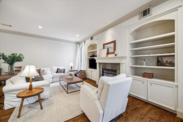 1701 Welch Street, Houston, TX 77006