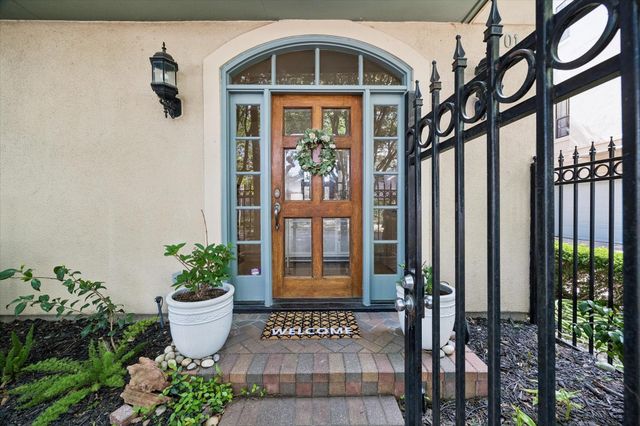 1701 Welch Street, Houston, TX 77006