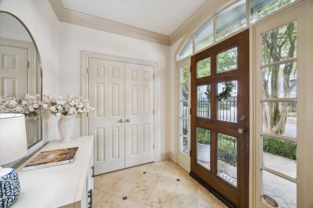 1701 Welch Street, Houston, TX 77006