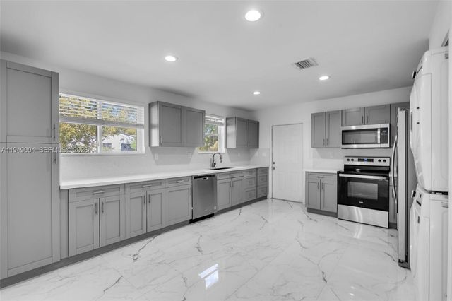 1786 SW 14th Ter, Miami, FL 33145