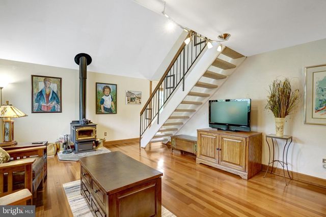 1111 N ROCKINGHAM ST, Arlington, VA 22205