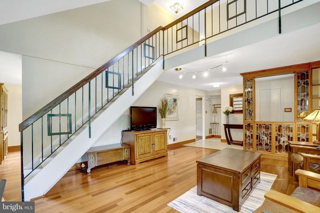 1111 N ROCKINGHAM ST, Arlington, VA 22205