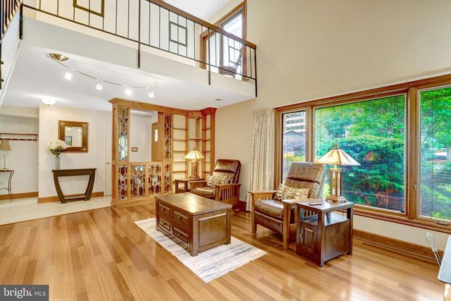 1111 N ROCKINGHAM ST, Arlington, VA 22205