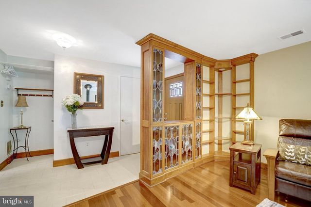 1111 N ROCKINGHAM ST, Arlington, VA 22205