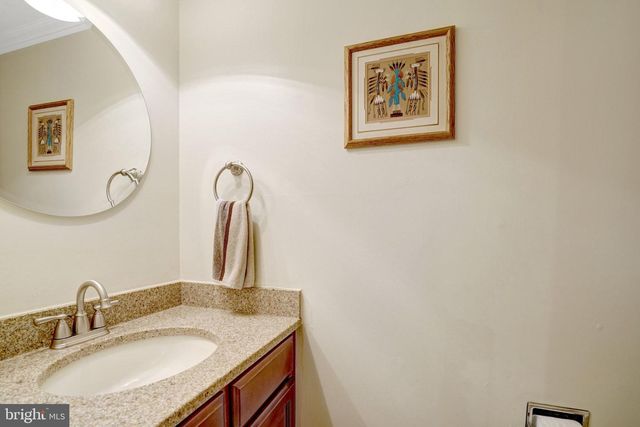 1111 N ROCKINGHAM ST, Arlington, VA 22205
