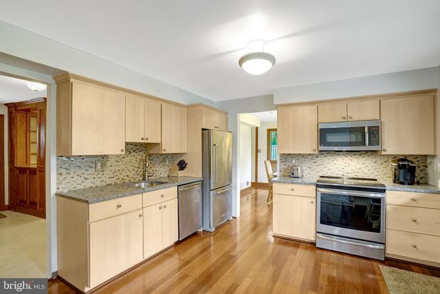 1111 N ROCKINGHAM ST, Arlington, VA 22205
