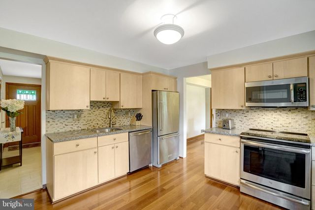 1111 N ROCKINGHAM ST, Arlington, VA 22205