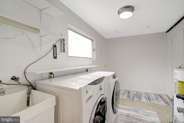 1111 N ROCKINGHAM ST, Arlington, VA 22205