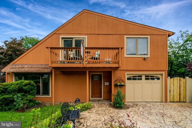 1111 N ROCKINGHAM ST, Arlington, VA 22205