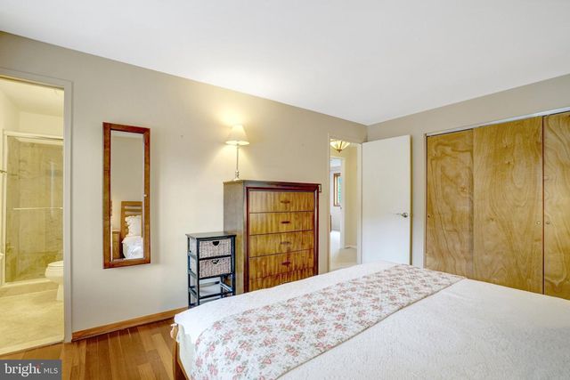 1111 N ROCKINGHAM ST, Arlington, VA 22205