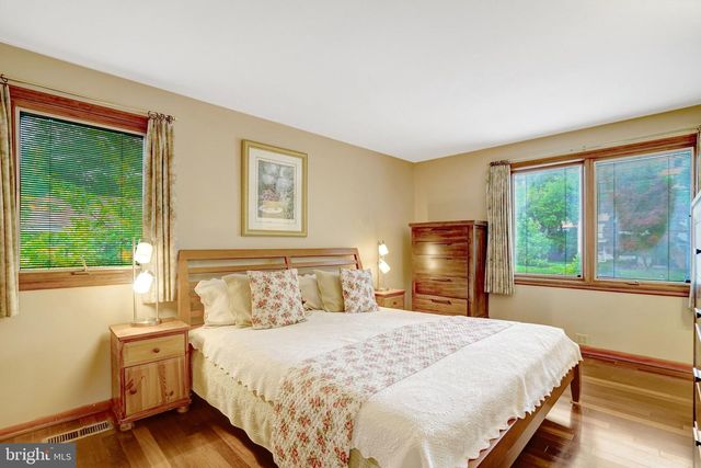 1111 N ROCKINGHAM ST, Arlington, VA 22205