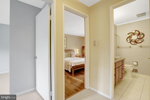 1111 N ROCKINGHAM ST, Arlington, VA 22205