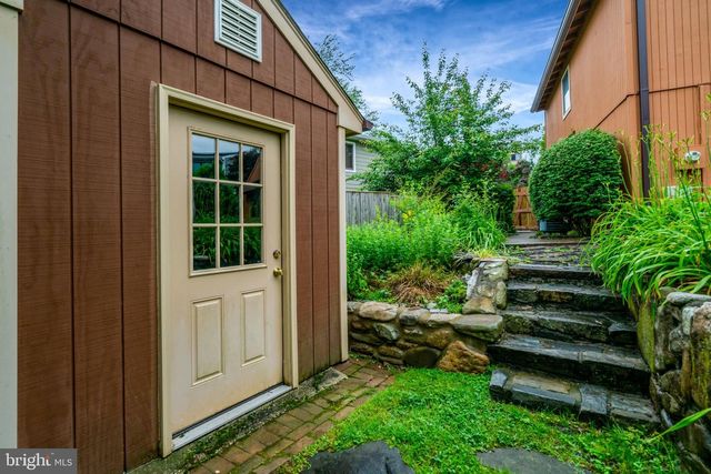 1111 N ROCKINGHAM ST, Arlington, VA 22205