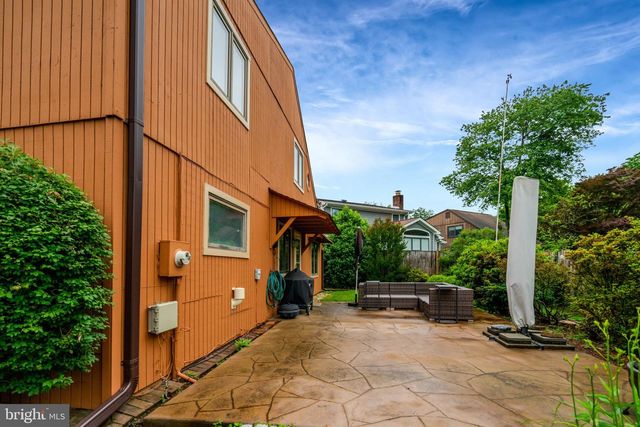 1111 N ROCKINGHAM ST, Arlington, VA 22205