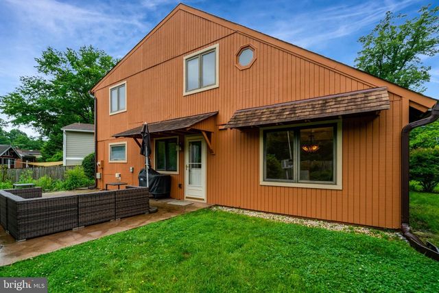 1111 N ROCKINGHAM ST, Arlington, VA 22205