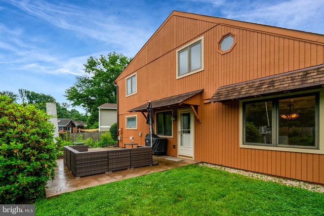 1111 N ROCKINGHAM ST, Arlington, VA 22205