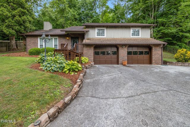 707 Lazywood Drive, Johnson City, TN 37601