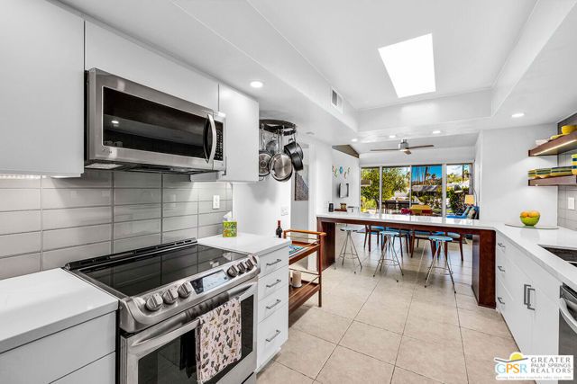 2380 S Sky View Drive, Palm Springs, CA 92264