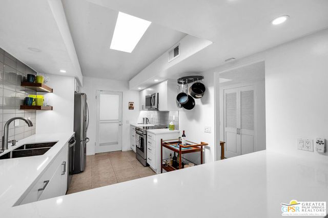 2380 S Sky View Drive, Palm Springs, CA 92264