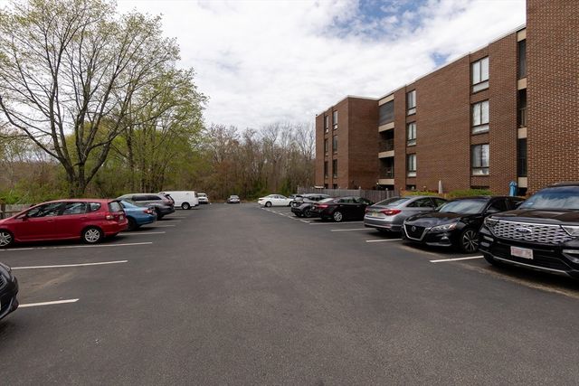 685 Main St 33, Weymouth, MA 02190