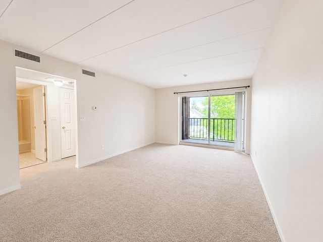 685 Main St 33, Weymouth, MA 02190