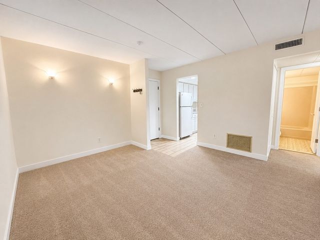 685 Main St 33, Weymouth, MA 02190